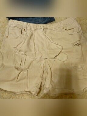 Women’s Whote Elastic-Waist Jean Shorts